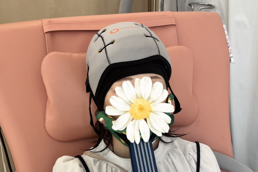 抗がん剤投与時に頭皮冷却を行うイメージ画像